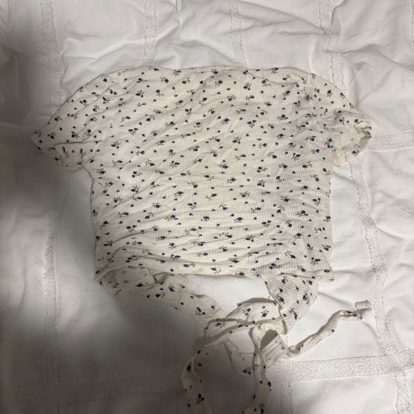 Brandy Melville Floral Ribbed Wrap Top – OS – Coquette/Y2K - Picture 2 of 3